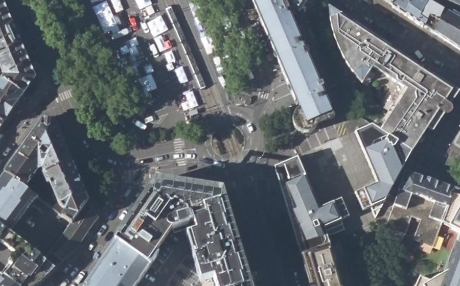 Vue aérienne du Rond-point anonyme n°143123732