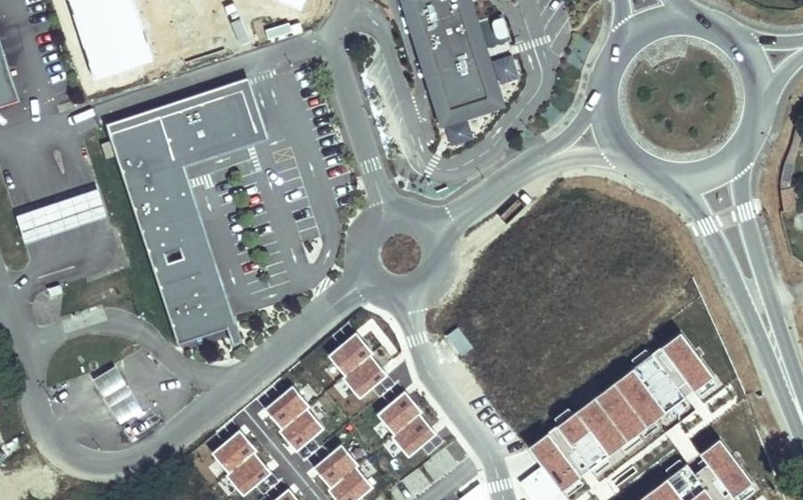 Vue aérienne du Rond-point anonyme n°1431372387