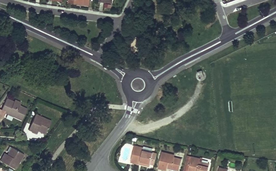 Vue aérienne du Rond-point anonyme n°143138353