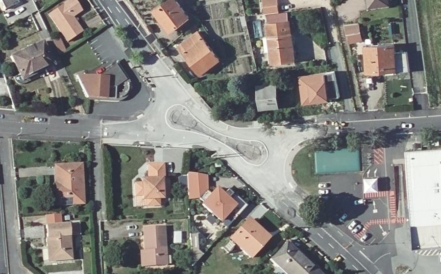 Vue aérienne du Rond-point anonyme n°1432309893