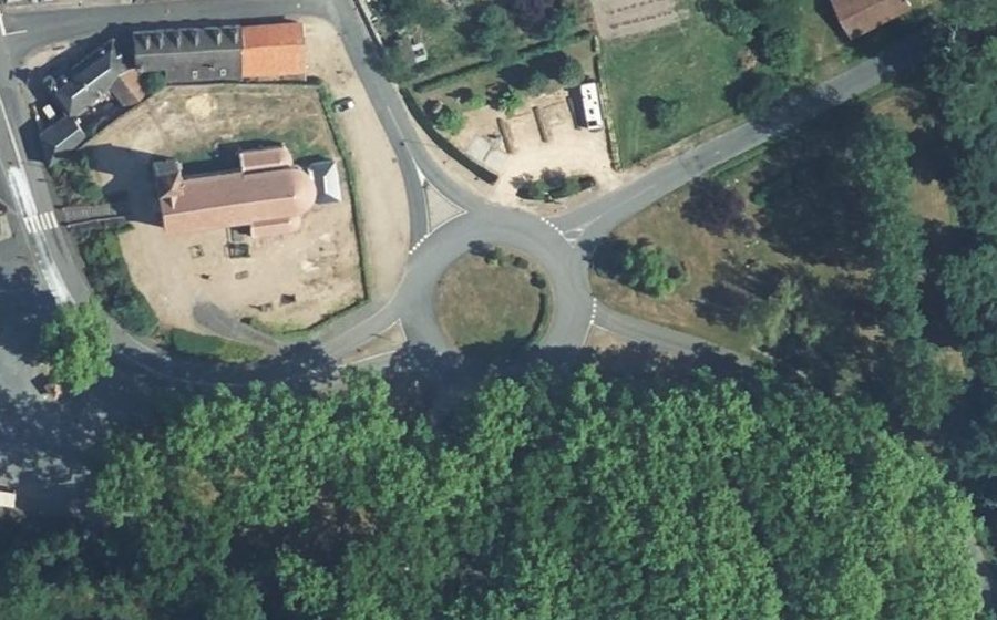 Vue aérienne du Rond-point anonyme n°143246563