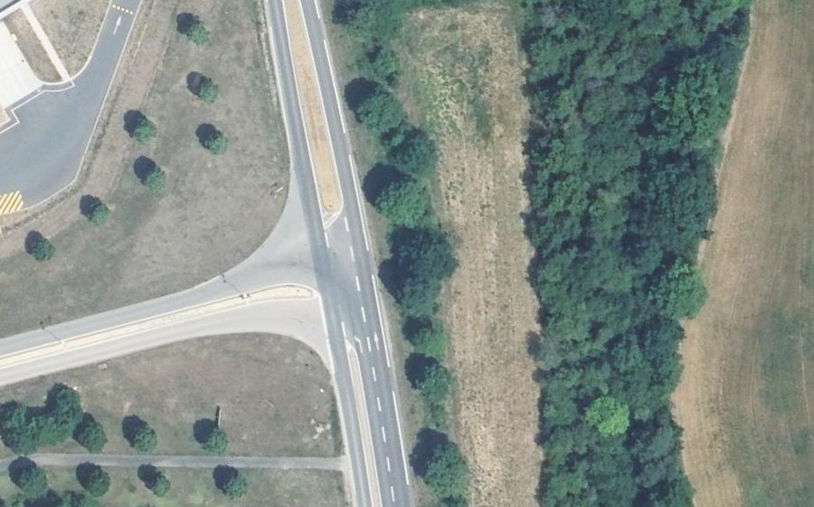 Vue aérienne du Rond-point anonyme n°1432524282