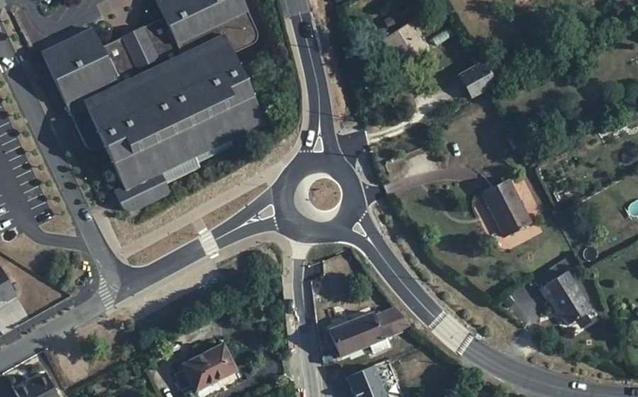 Vue aérienne du Rond-point anonyme n°1432768483