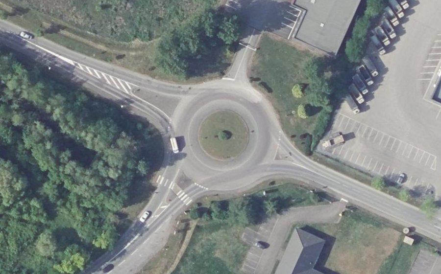 Vue aérienne du Rond-point anonyme n°14328712