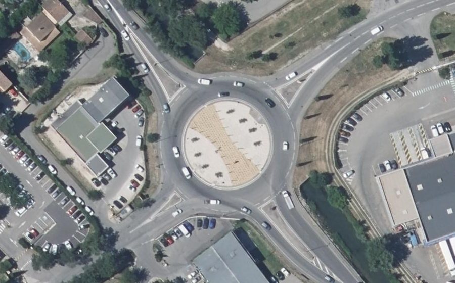 Vue aérienne du Rond-point anonyme n°14330167
