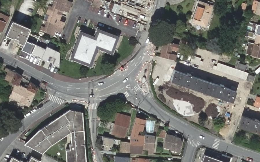 Vue aérienne du Rond-point anonyme n°1433256776
