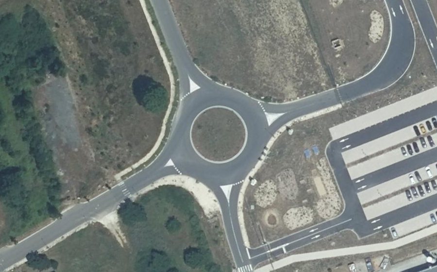 Vue aérienne du Rond-point anonyme n°1433425058