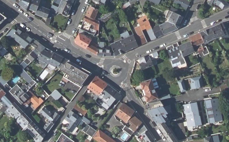 Vue aérienne du Rond-point anonyme n°143383435