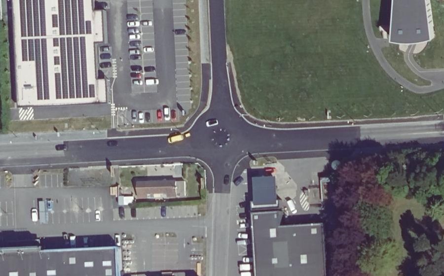 Vue aérienne du Rond-point anonyme n°1433988020