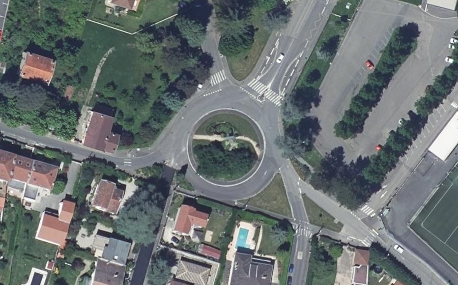 Vue aérienne du Rond-point anonyme n°143402715