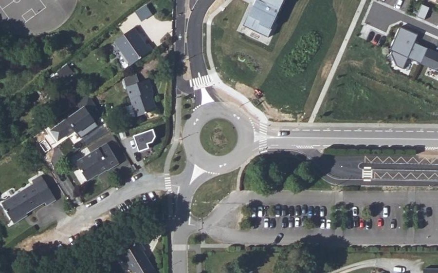 Vue aérienne du Rond-point anonyme n°143422417