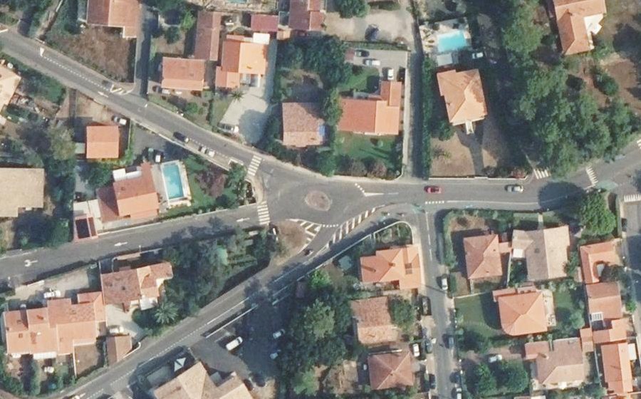 Vue aérienne du Rond-point anonyme n°143424548