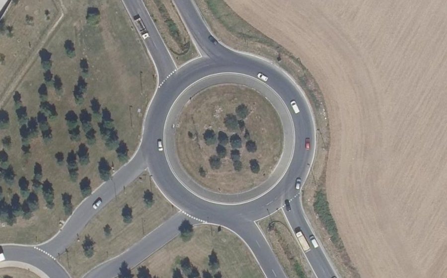 Vue aérienne du Rond-point anonyme n°143432845