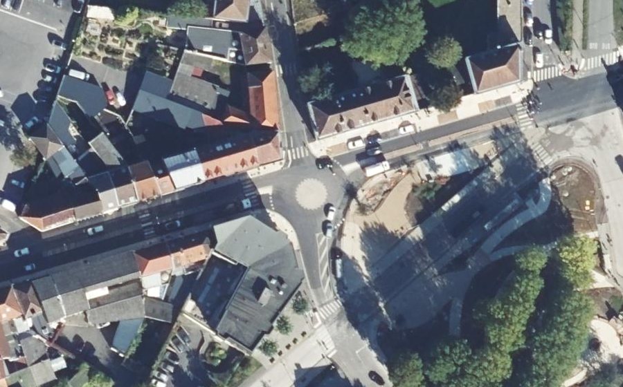 Vue aérienne du Rond-point anonyme n°1434411000