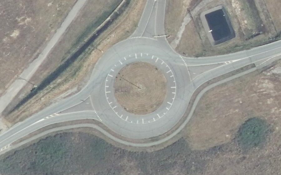 Vue aérienne du Rond-point anonyme n°143481935