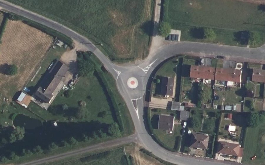 Vue aérienne du Rond-point anonyme n°1434838790