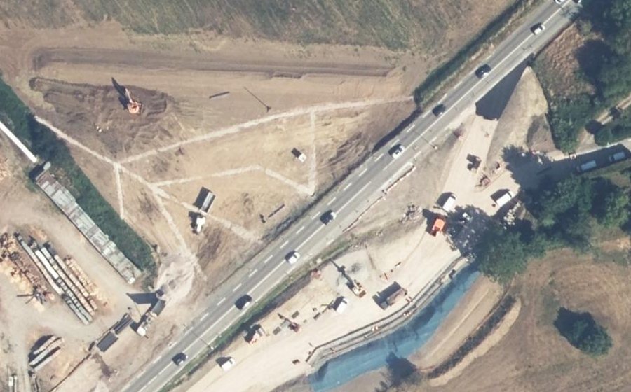 Vue aérienne du Rond-point anonyme n°1435155508
