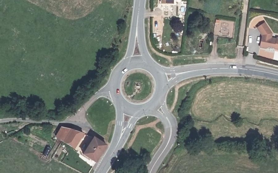 Vue aérienne du Rond-point anonyme n°143522779