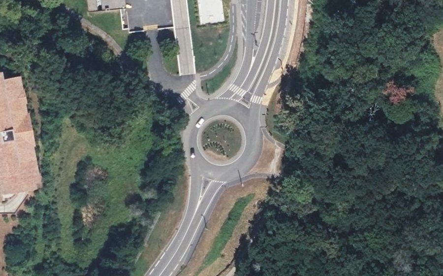 Vue aérienne du Rond-point anonyme n°143527828