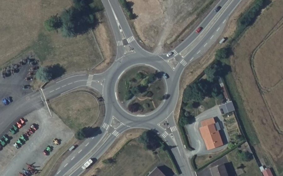Vue aérienne du Rond-point anonyme n°143565942