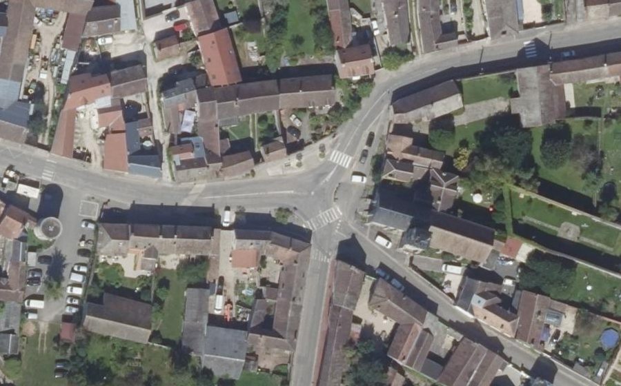 Vue aérienne du Rond-point anonyme n°1435918175