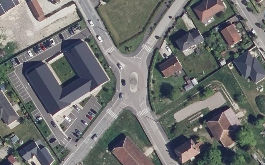 Vue aérienne du Rond-point anonyme n°1436132854