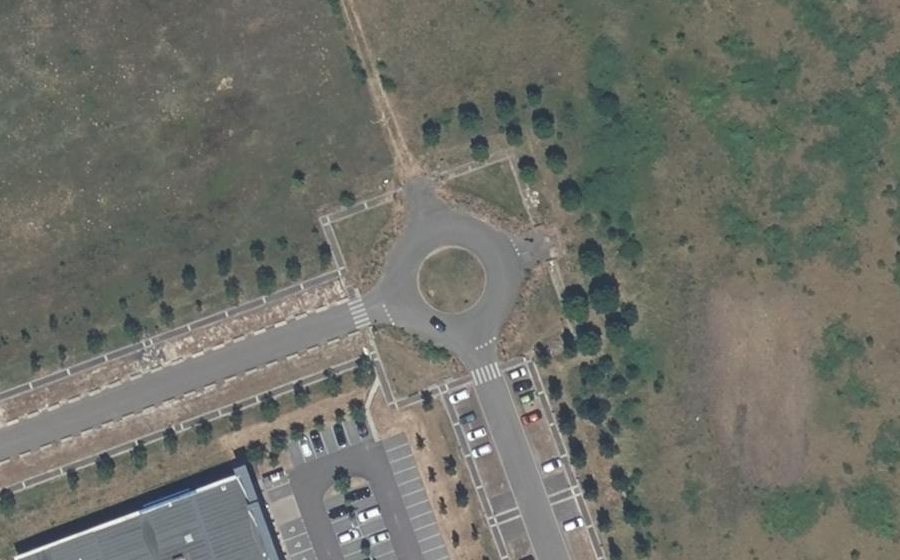 Vue aérienne du Rond-point anonyme n°143619203