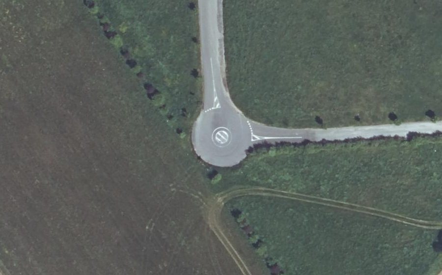 Vue aérienne du Rond-point anonyme n°1436229688