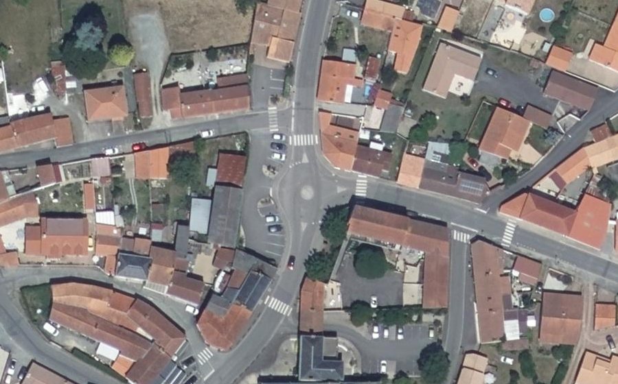 Vue aérienne du Rond-point anonyme n°1436354304