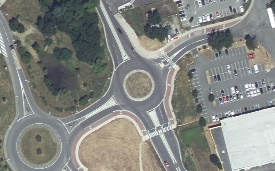 Vue aérienne du Rond-point anonyme n°1436422817