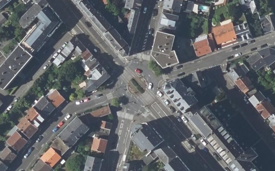 Vue aérienne du Rond-point anonyme n°143642595