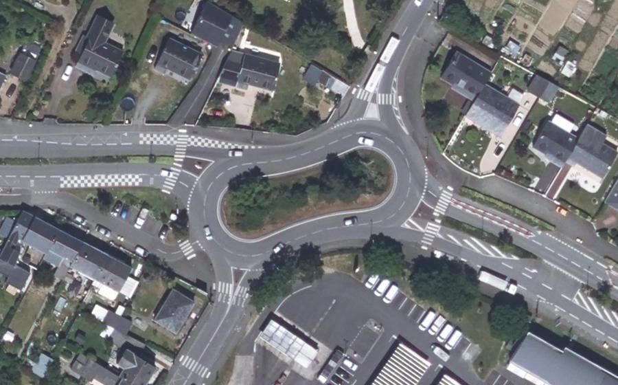 Vue aérienne du Rond-point anonyme n°143668790