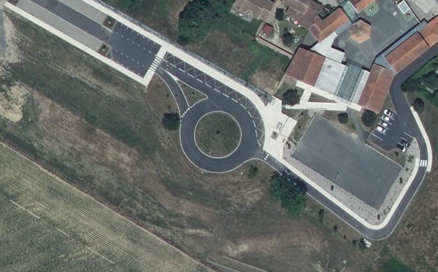 Vue aérienne du Rond-point anonyme n°1436857825