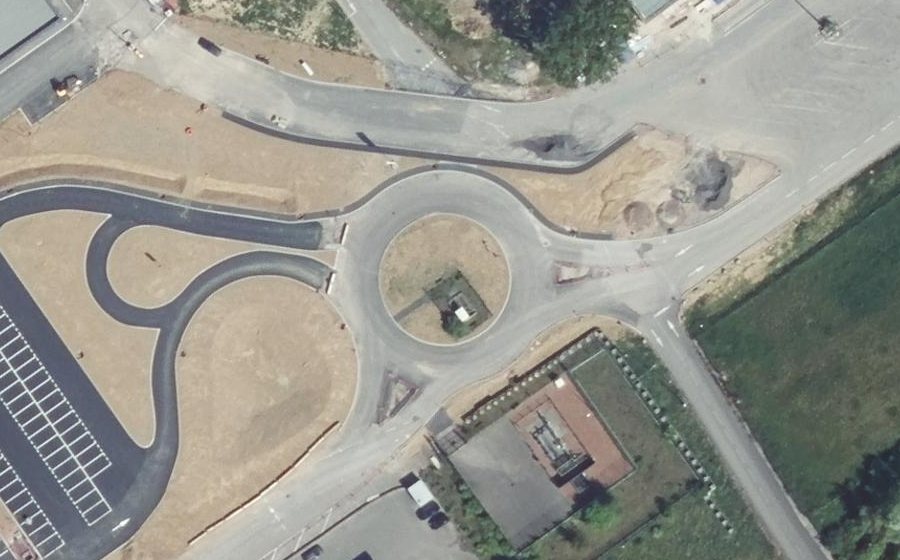 Vue aérienne du Rond-point anonyme n°1436909739