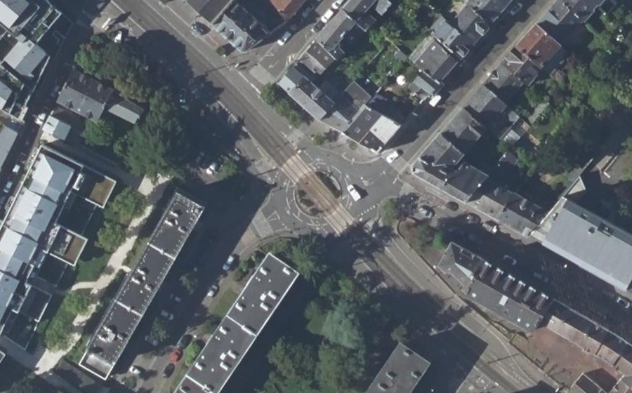 Vue aérienne du Rond-point anonyme n°143701841