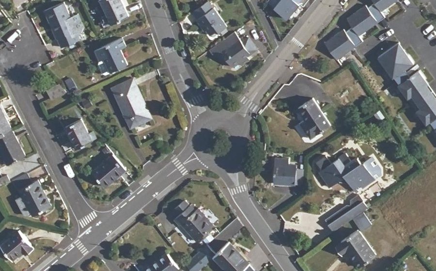 Vue aérienne du Rond-point anonyme n°143725158