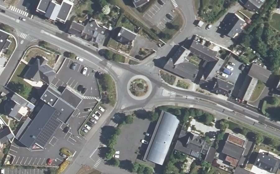 Vue aérienne du Rond-point anonyme n°143725167