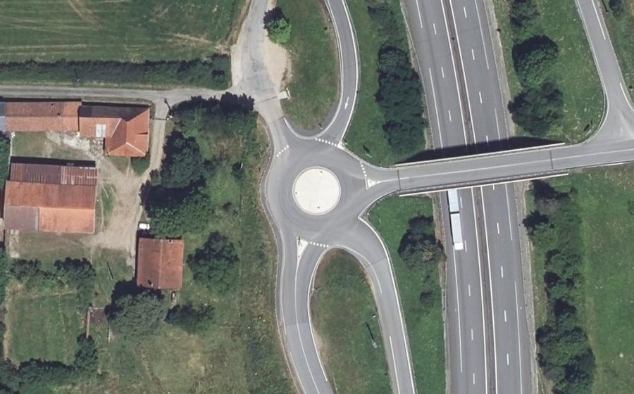 Vue aérienne du Rond-point anonyme n°143730987