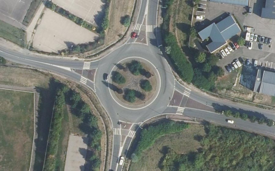 Vue aérienne du Rond-point anonyme n°143737950