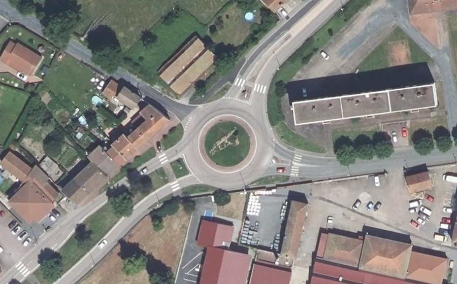 Vue aérienne du Rond-point anonyme n°143804163