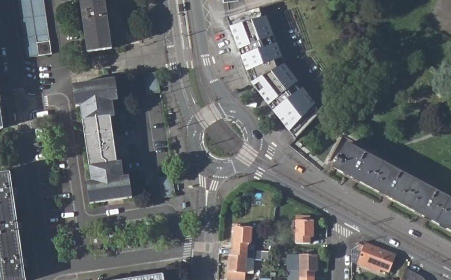 Vue aérienne du Rond-point anonyme n°143812701