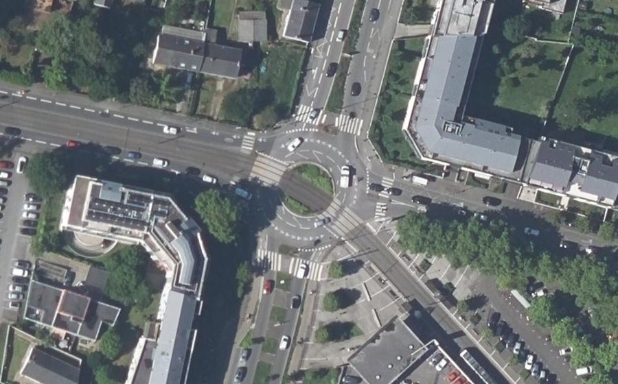 Vue aérienne du Rond-point anonyme n°143813017