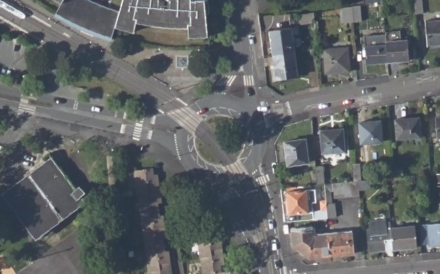 Vue aérienne du Rond-point anonyme n°143813733