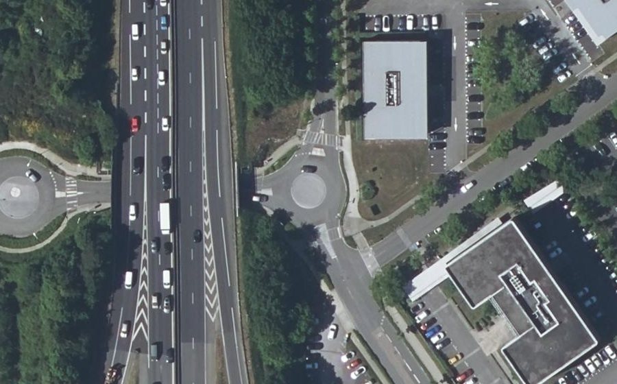 Vue aérienne du Rond-point anonyme n°143829508