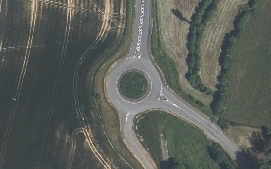 Vue aérienne du Rond-point anonyme n°143852385