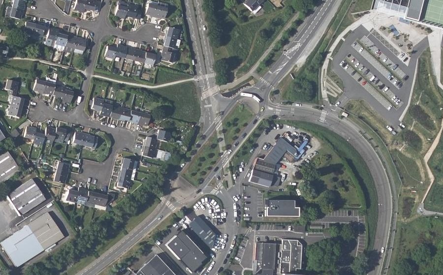 Vue aérienne du Rond-point anonyme n°143873401