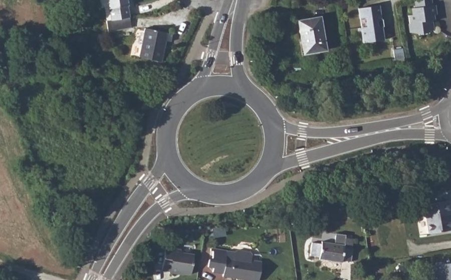 Vue aérienne du Rond-point anonyme n°143874305