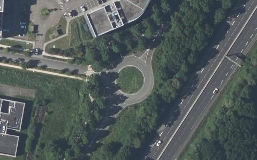 Vue aérienne du Rond-point anonyme n°143879991