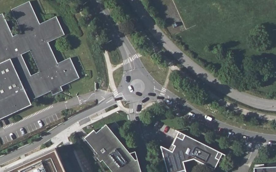 Vue aérienne du Rond-point anonyme n°143879997