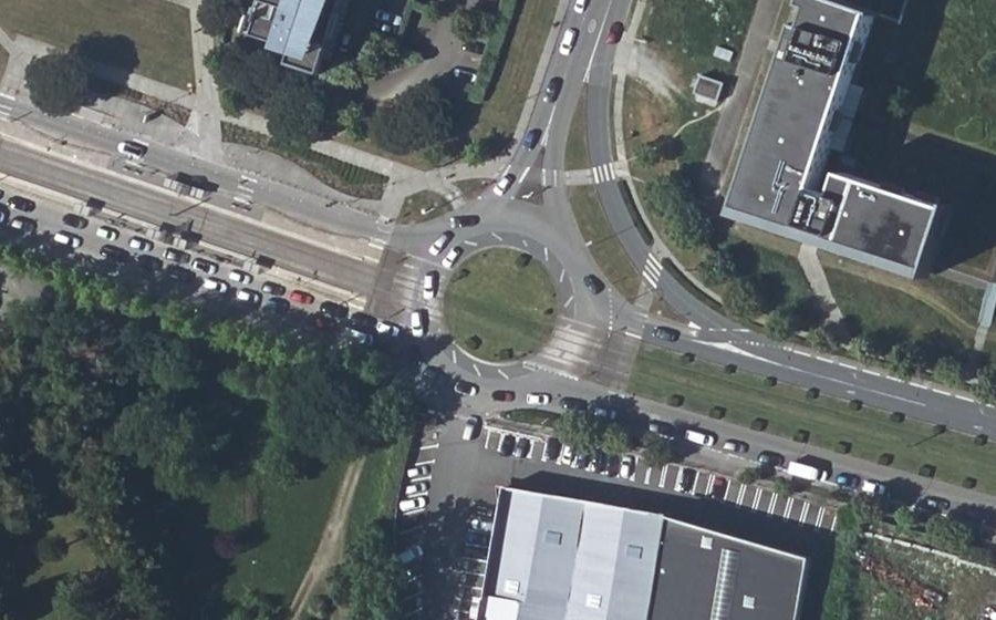 Vue aérienne du Rond-point anonyme n°143898829